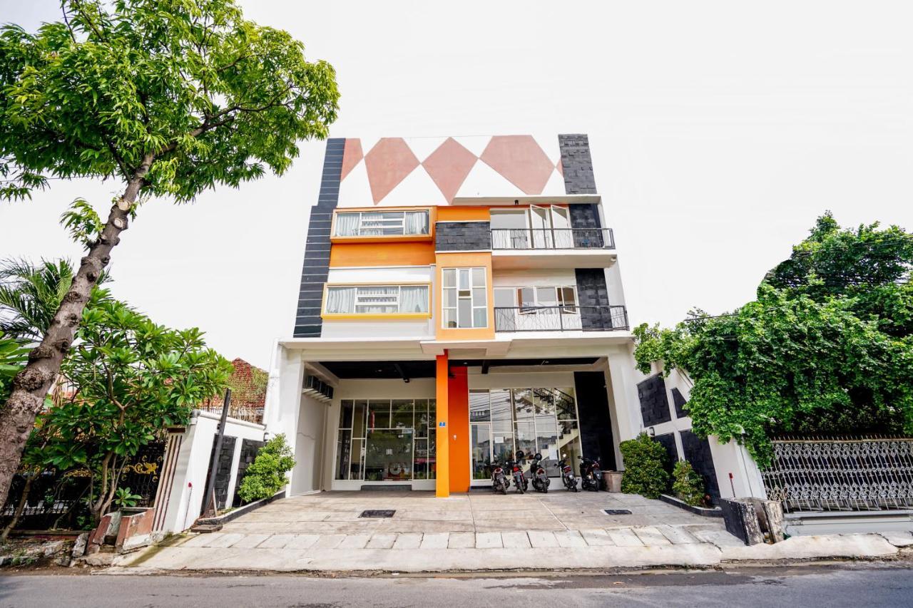 Pratisarawirya Guesthouse By Ecommerceloka Surabaya Kültér fotó
