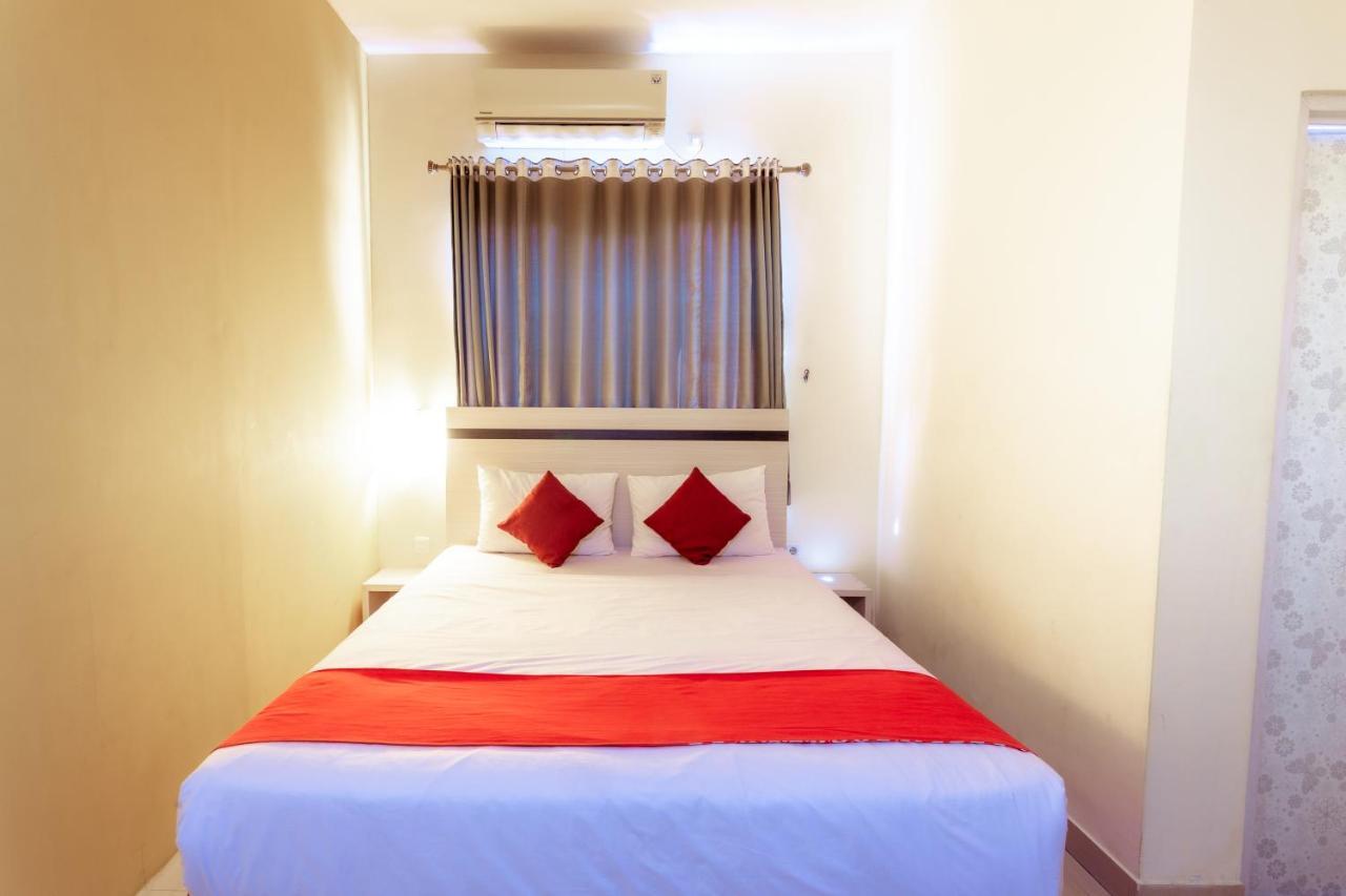 Pratisarawirya Guesthouse By Ecommerceloka Surabaya Kültér fotó